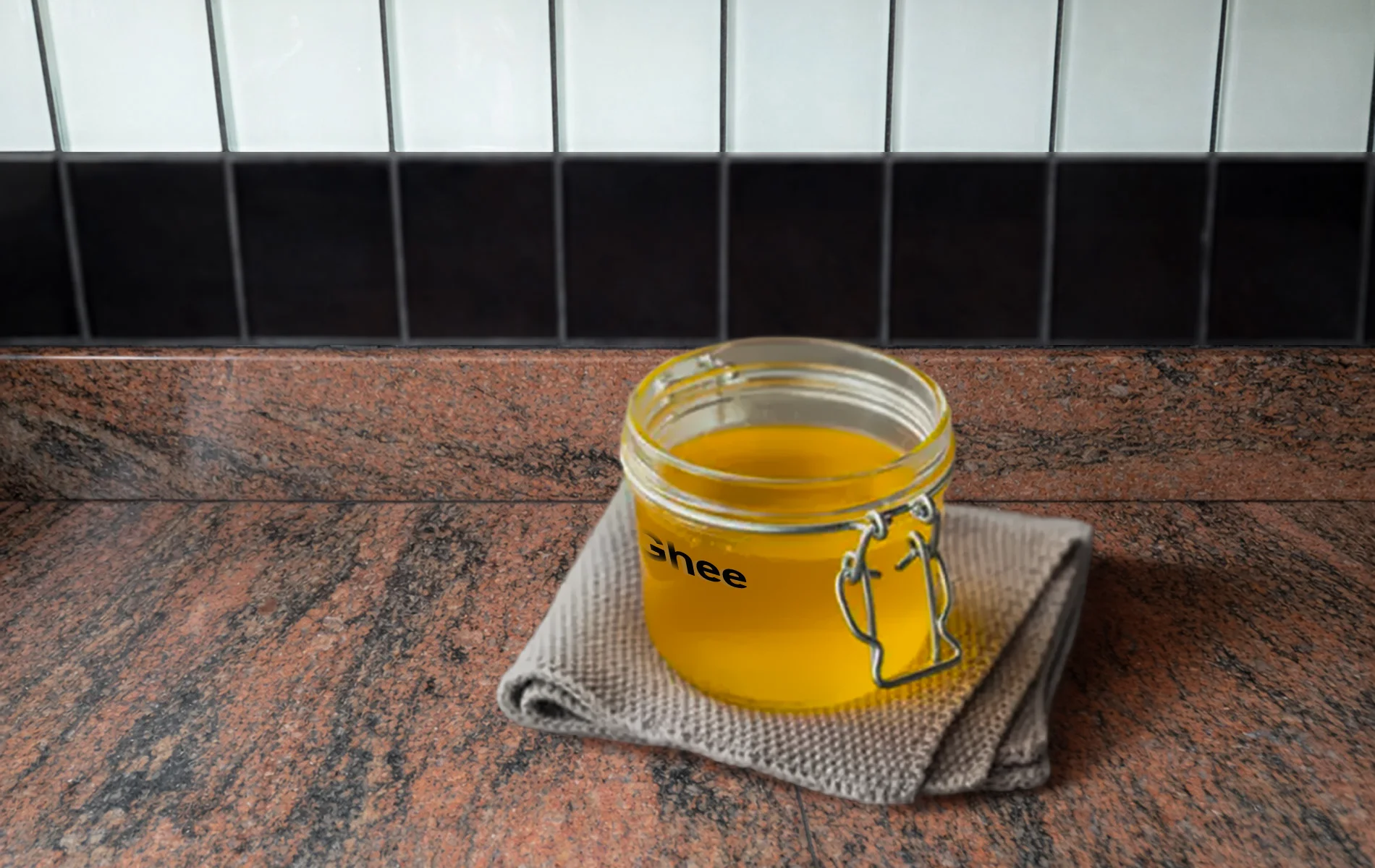 Du ghee (beurre clarifié) dans un pot Le Parfait