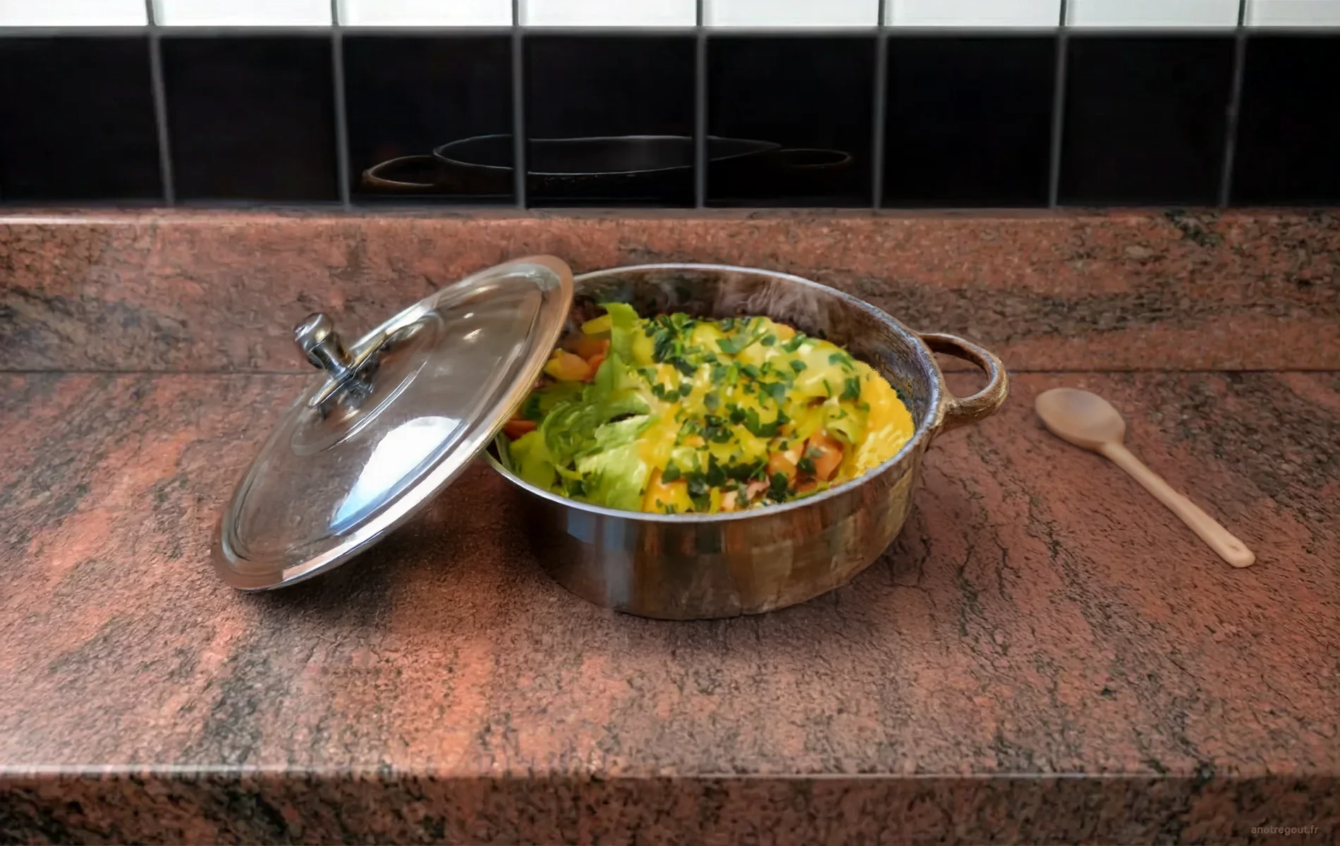 Cocotte de fèves tendres à la portugaise garnies de persil